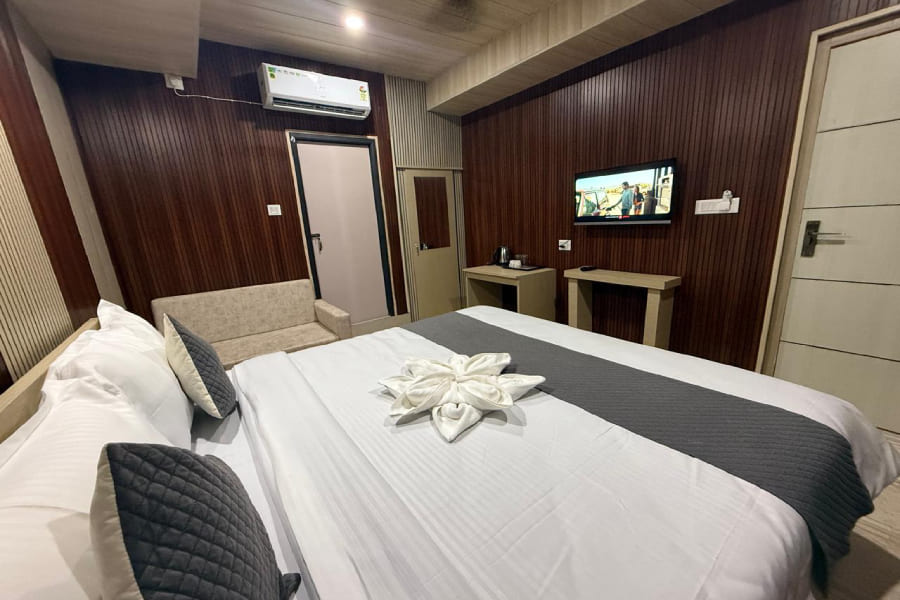 hotels in Leh near main market